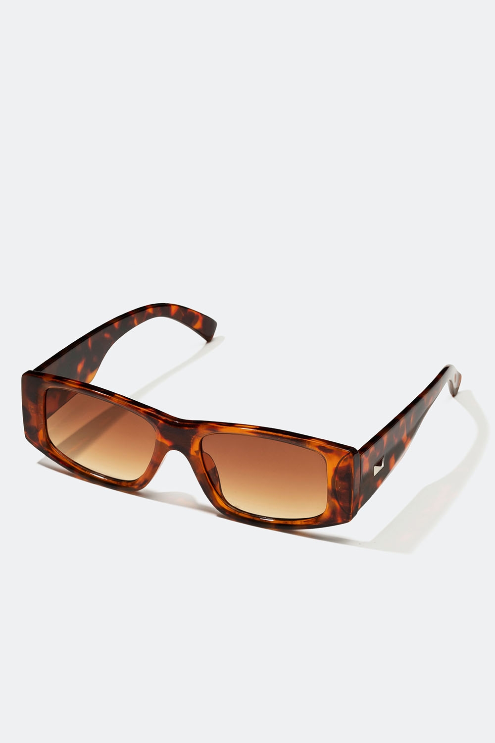 Brune rektangulære solbriller med metaldetalje i gruppen Accessories / Solbriller hos Glitter (176000898400)