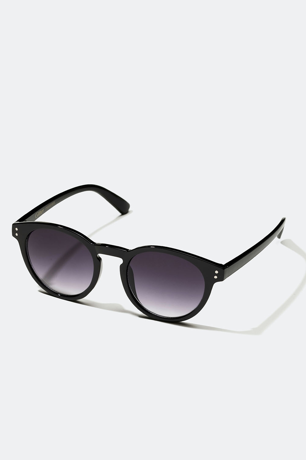 Runde sorte solbriller med metaldetaljer i gruppen Accessories / Solbriller hos Glitter (176000919000)
