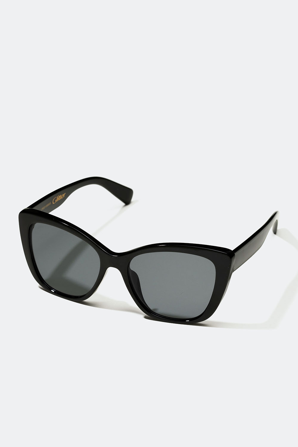 Klassiske solbriller med sort stel i gruppen Accessories / Solbriller hos Glitter (176001099000)