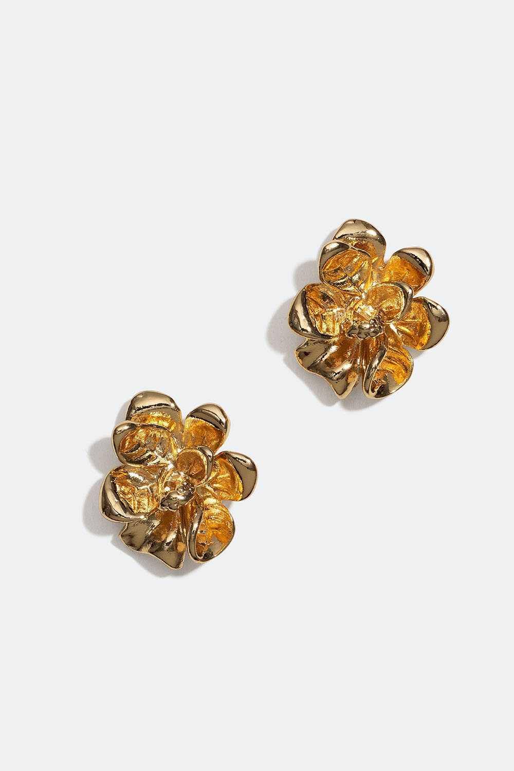 Guldfarvede ørestikker med blomster i gruppen Smykker / Øreringe / Ørestikker hos Glitter (253006082002)