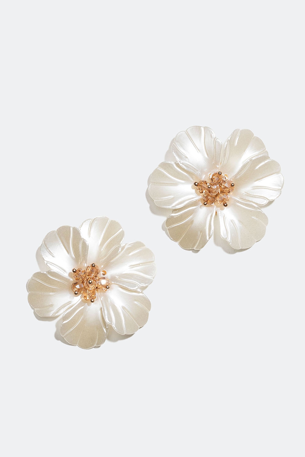 Øreringe med store hvide blomster i gruppen Smykker / Øreringe hos Glitter (253006153002)