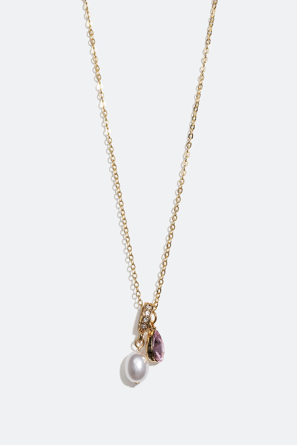 Guldfarvet halskæde med perler og lyserøde glassten i gruppen Smykker / Halskæder / Halskæder med vedhæng hos Glitter (254001365102)