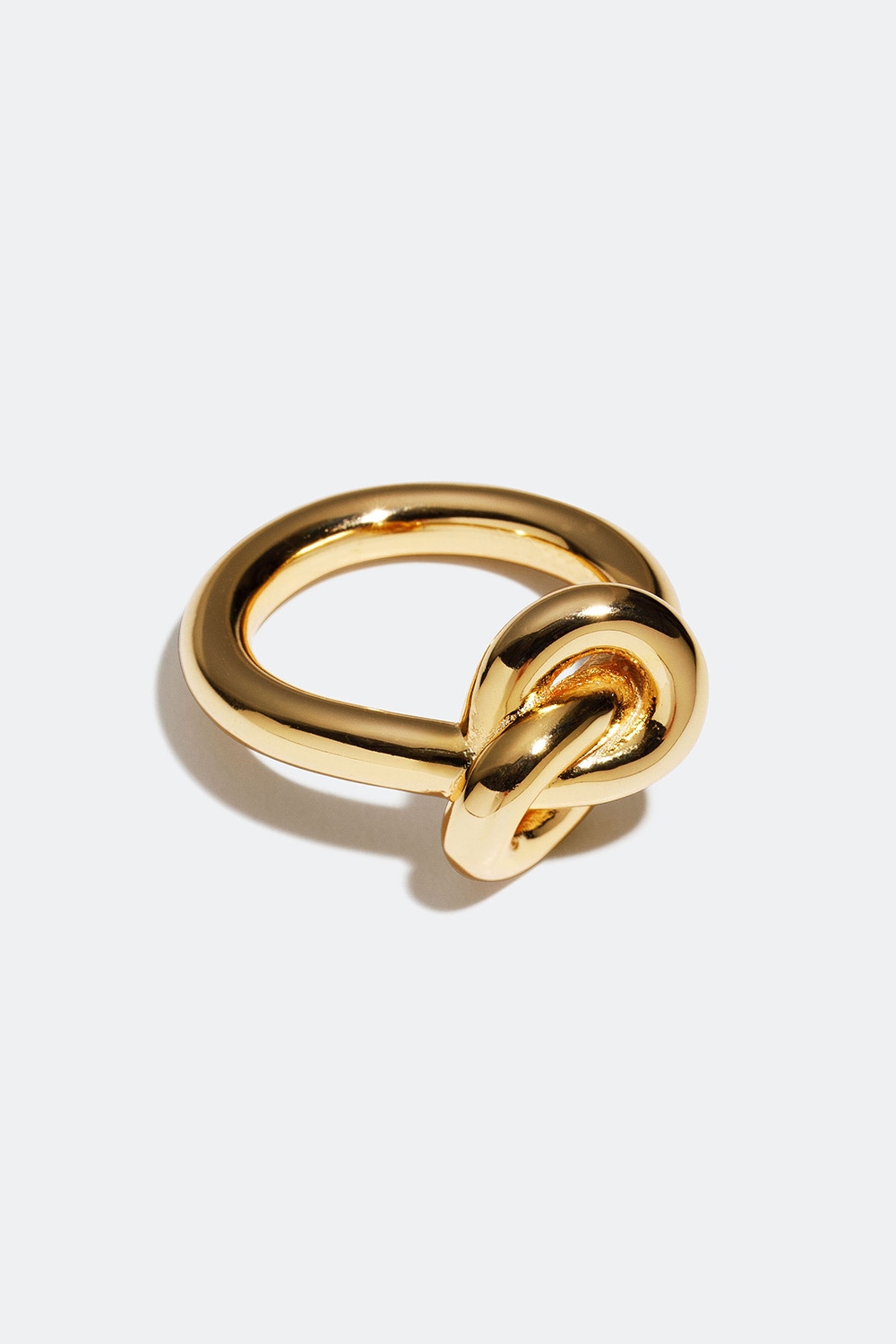Ring med knude forgyldt med 18 kt. guld i gruppen <font color=#ff008e>Udsalg</font> / Smykker hos Glitter (55600050)