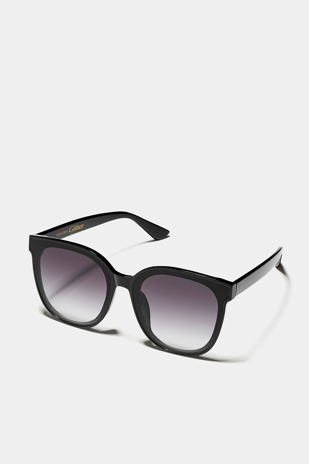 Sorte solbriller i en oversize model