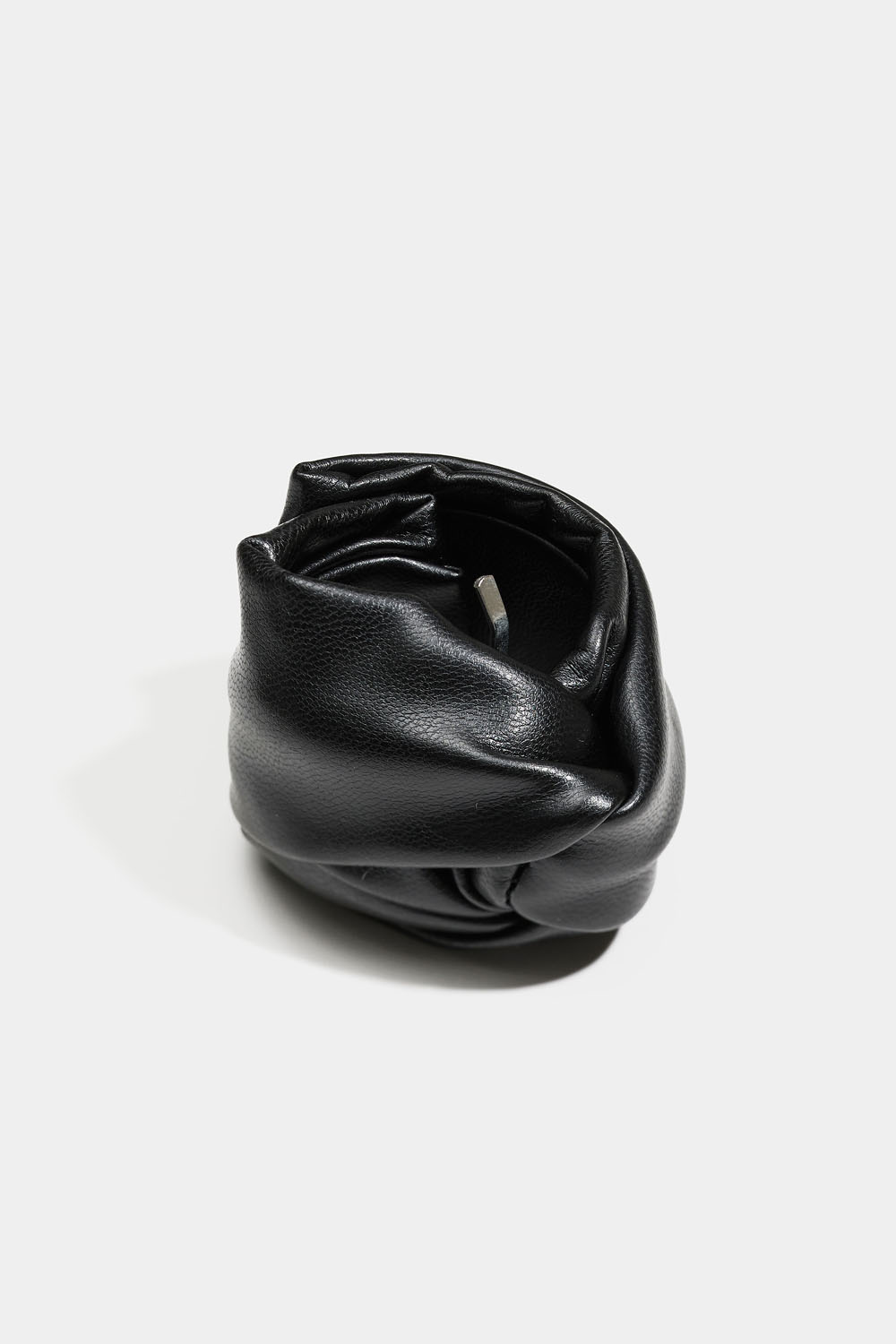 Sort kvastdekoration med knude